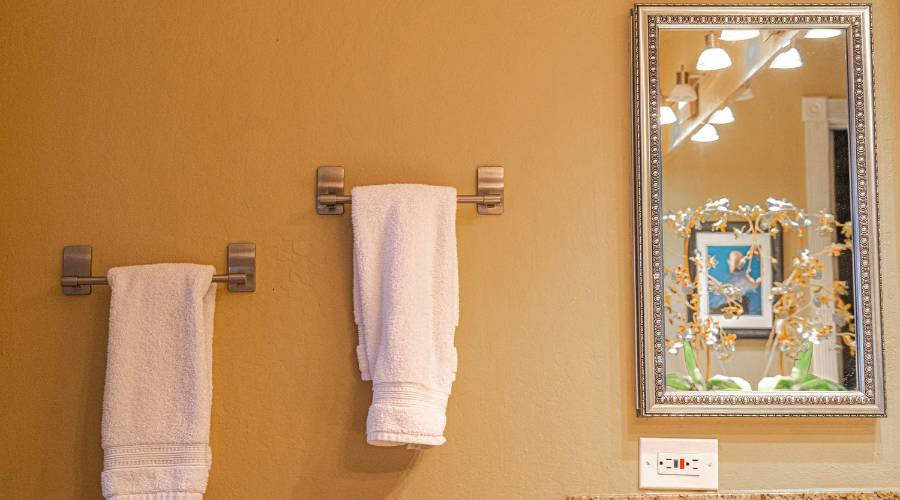 Bathroom with towels and ornate mirror